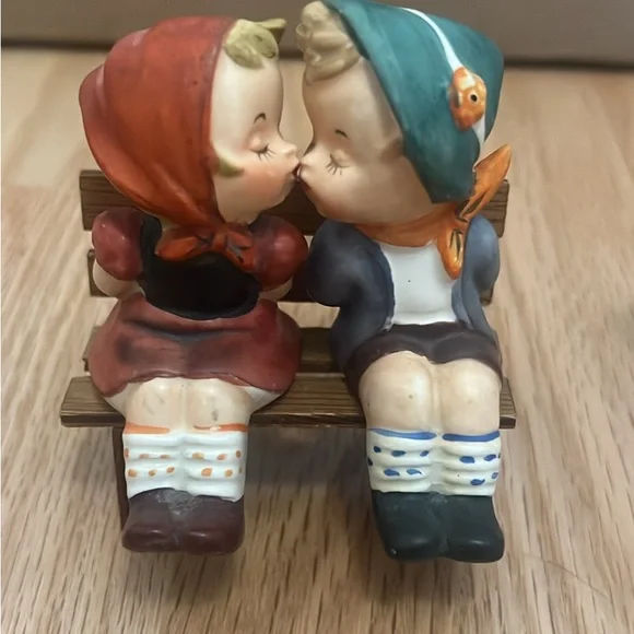 Salt and Pepper Shaker - Picture 5 of 5